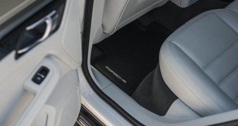 Porsche Macan cena 159990 przebieg: 139900, rok produkcji 2017 z Przedbórz małe 781